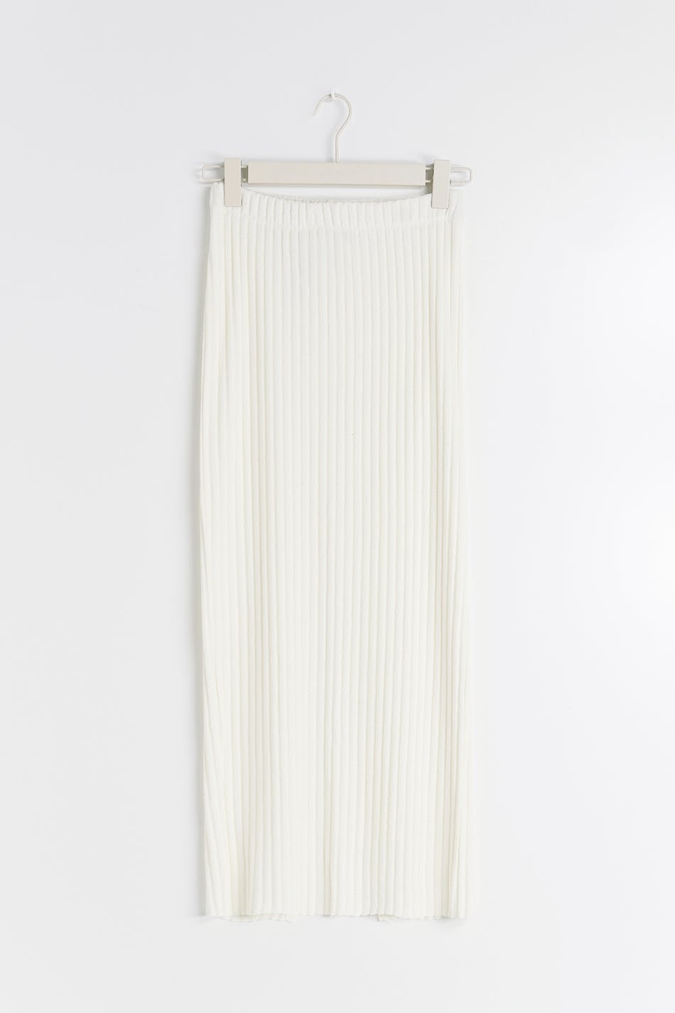 Rib slit skirt