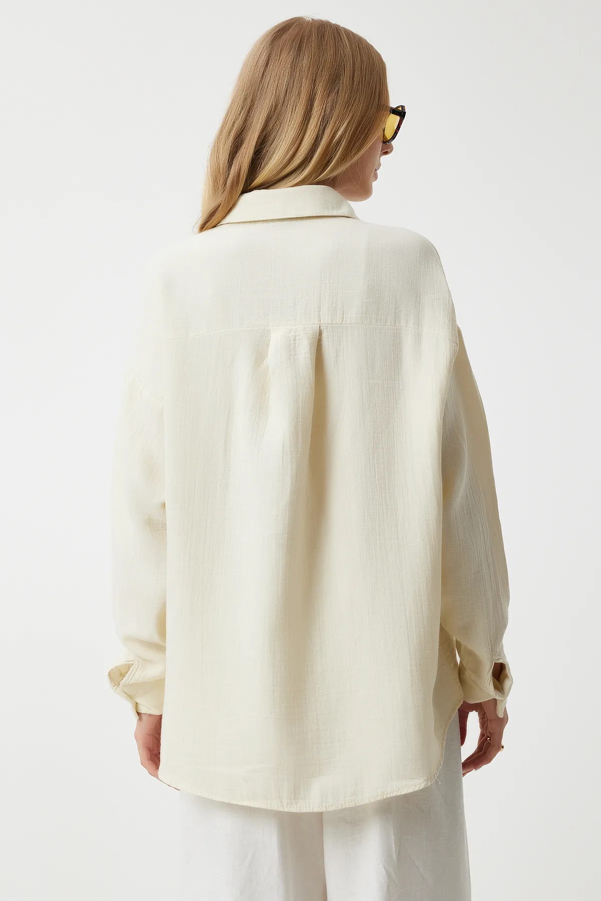Happiness İstanbul  Hellcremefarbenes Oversize-Musselin-Shirt für Damen - MX00150