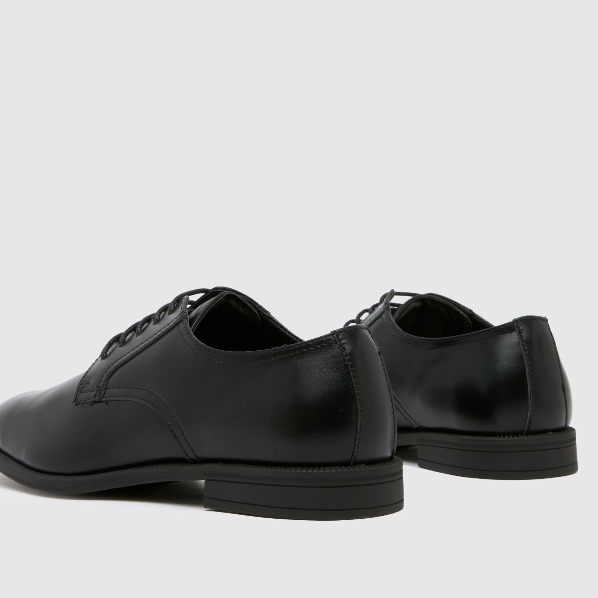 Schuh Malcolm fűzős cipő fekete színben
