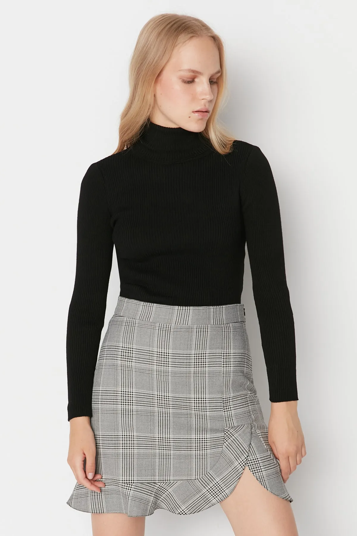 Trendyol Collection  Schwarz-weißer Strickpullover im Doppelpack TWOAW22KZ1767