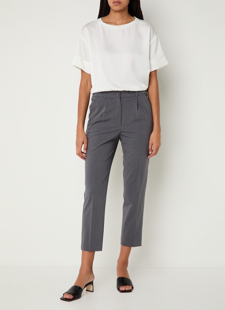 Pantaloni scurți Sisley cu talie înaltă, mulați, din amestec de lână, cu buzunare laterale.