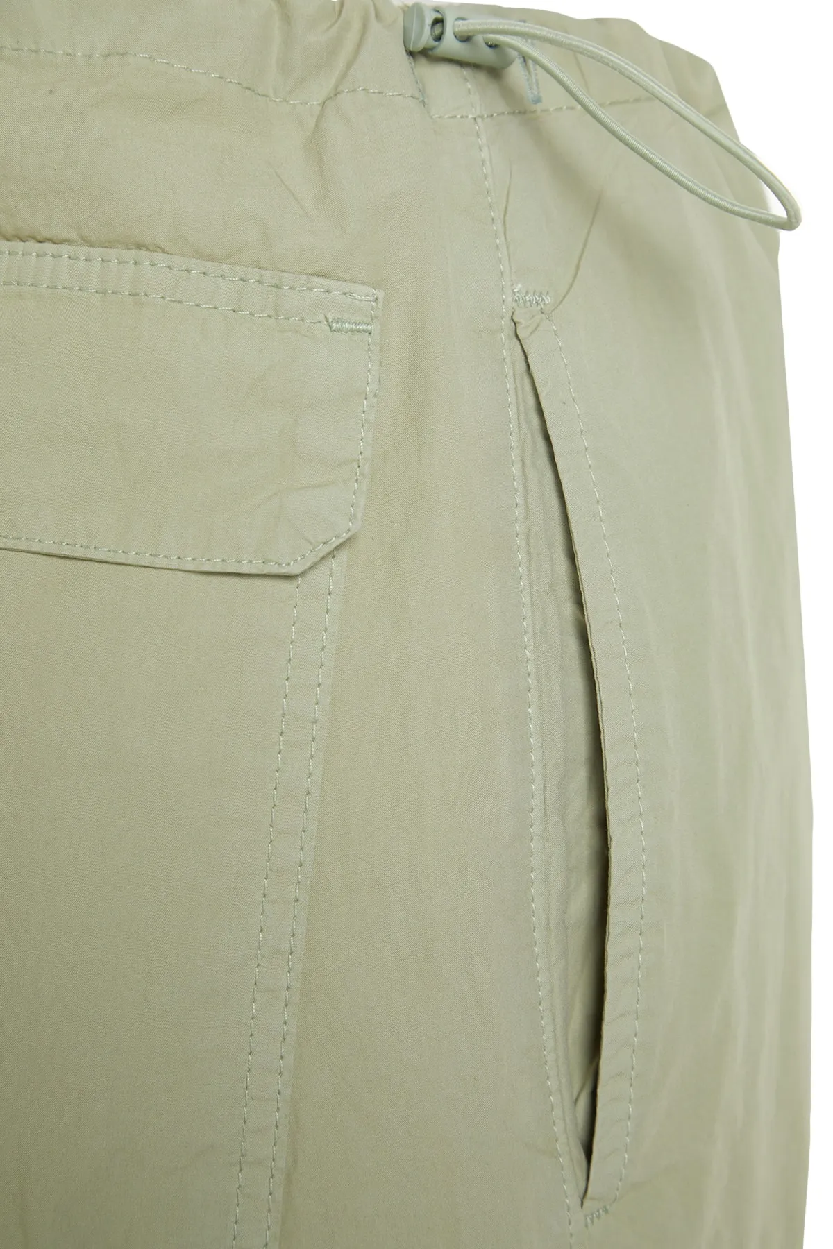 Trendyol Collection  Mint Stopped Fallschirmhose mit normaler Taille TWOAW23JE00738