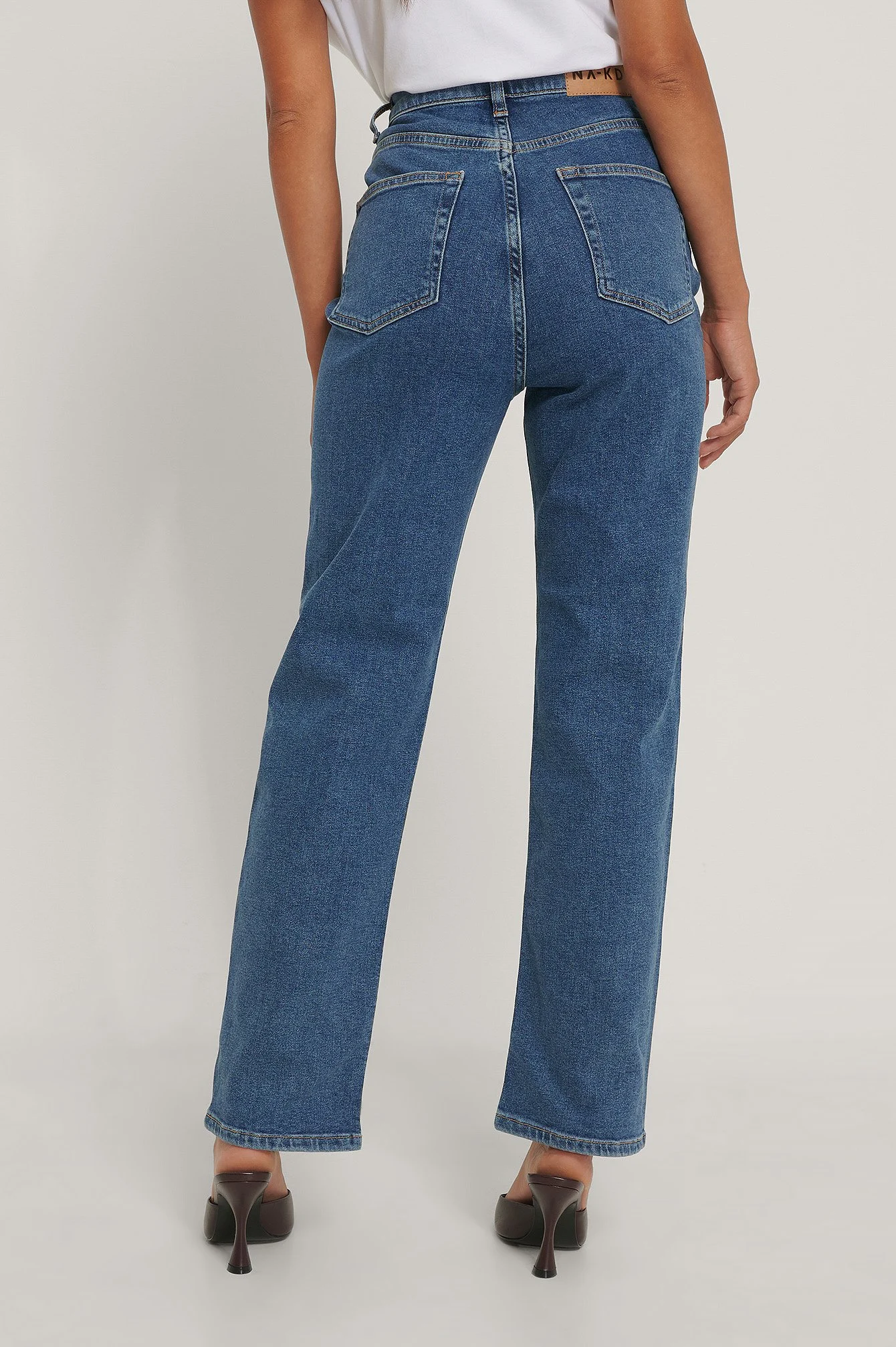 Gerade geschnittene Jeans mit hoher Taille