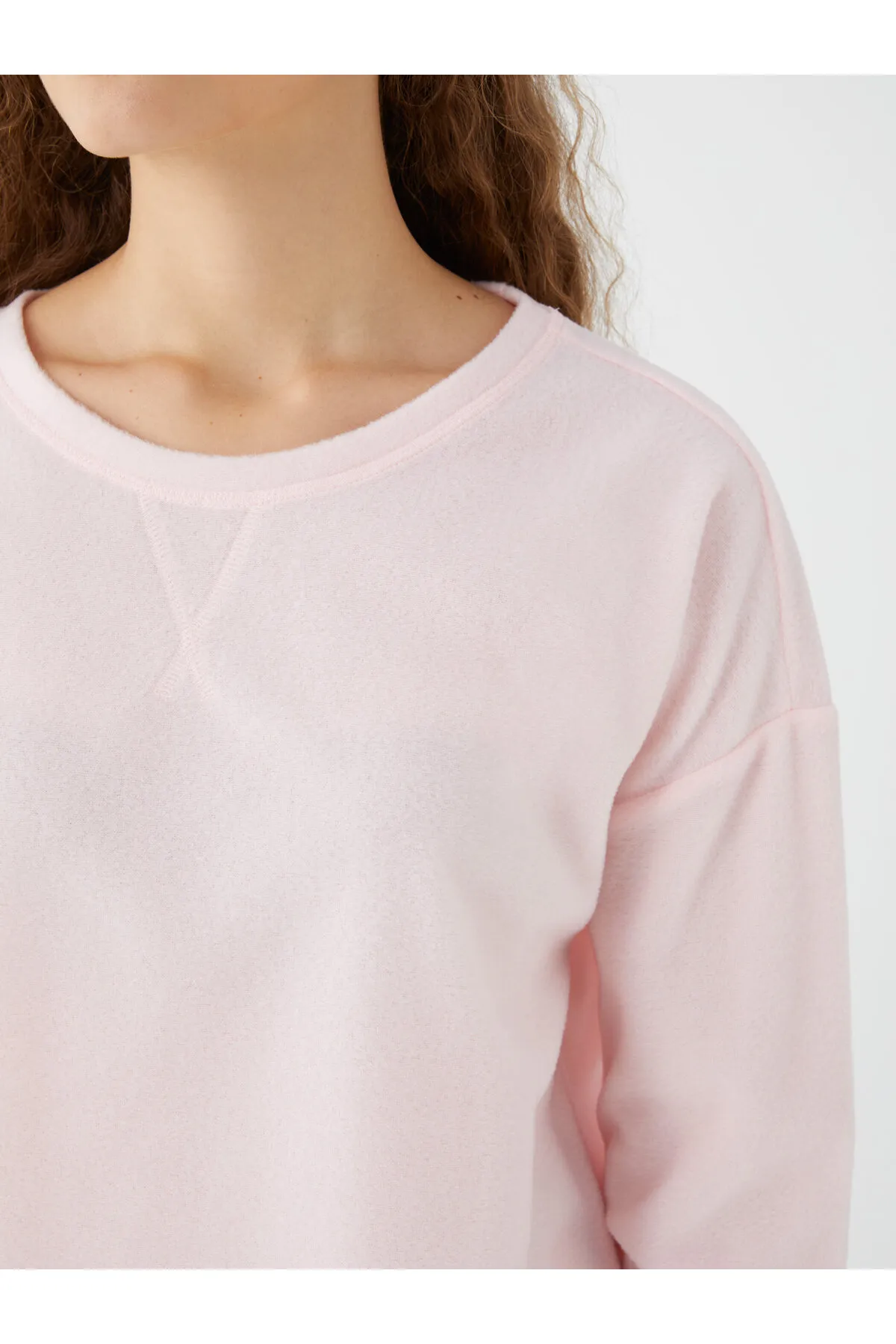 LC Waikiki  Gemustertes Langarm-Pyjama-Set aus Fleece für Damen mit Rundhalsausschnitt