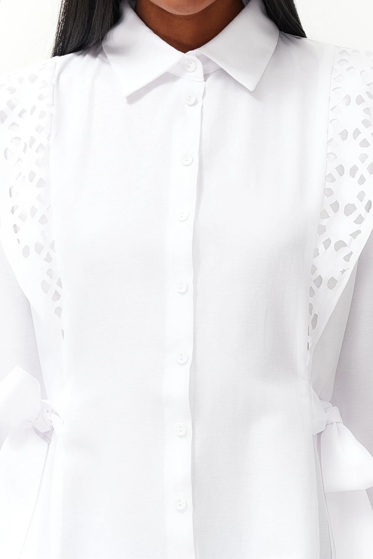 Trendyol Modest  Weißes besticktes Hemd aus gewebter Baumwolle TCTSS24TG00004