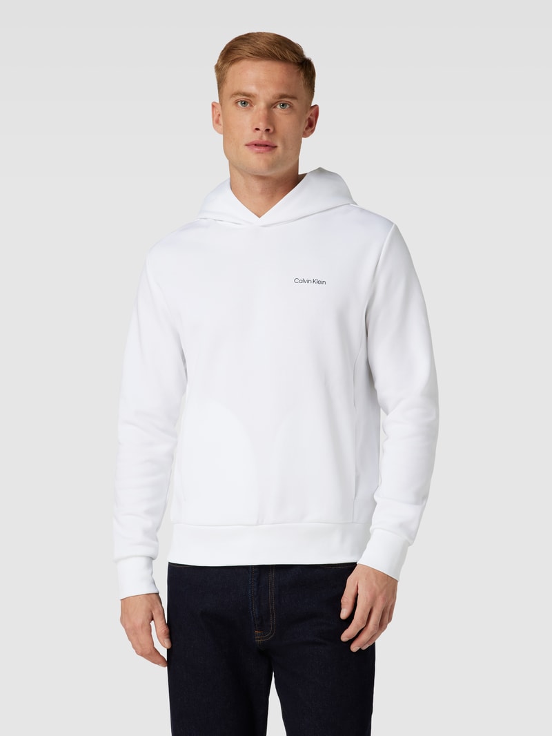 Hoodie mit seitlichen Eingrifftaschen in weiß