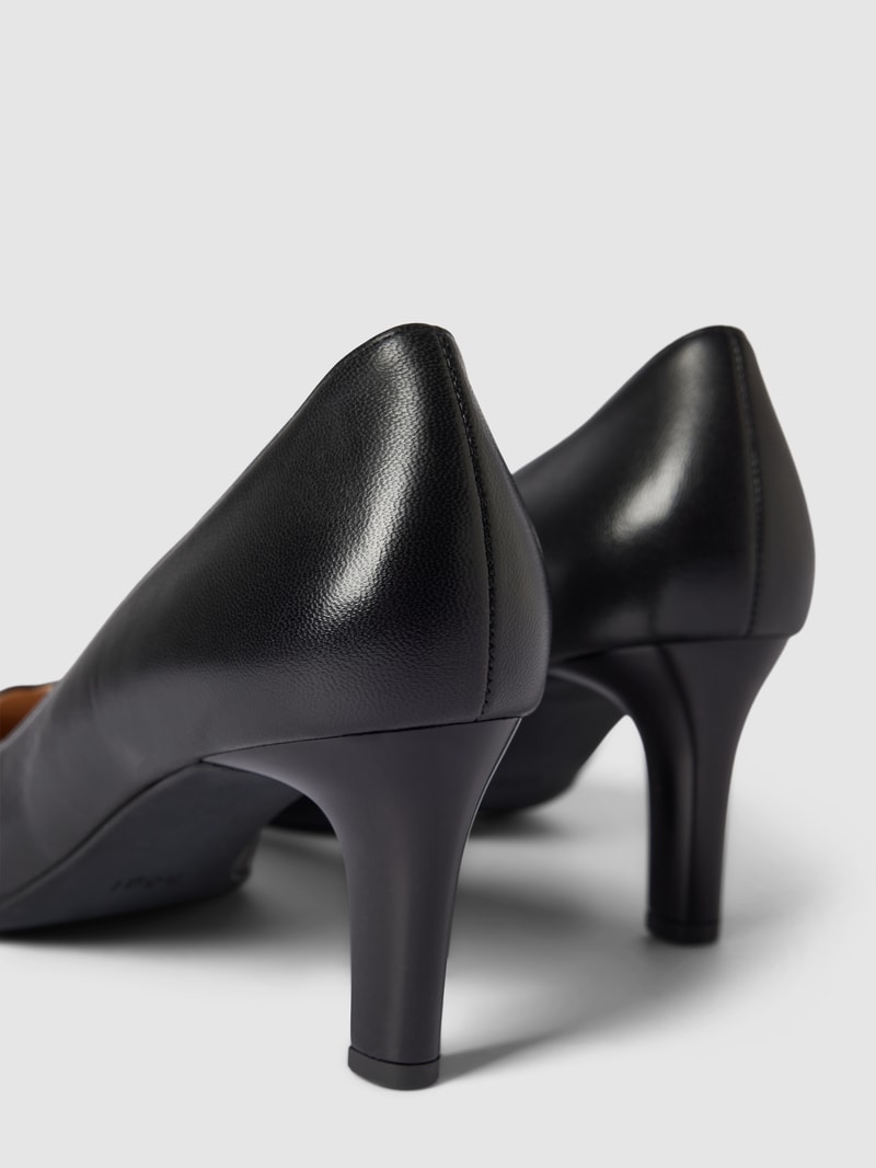 Pumps mit hohem Absatz in schwarz
