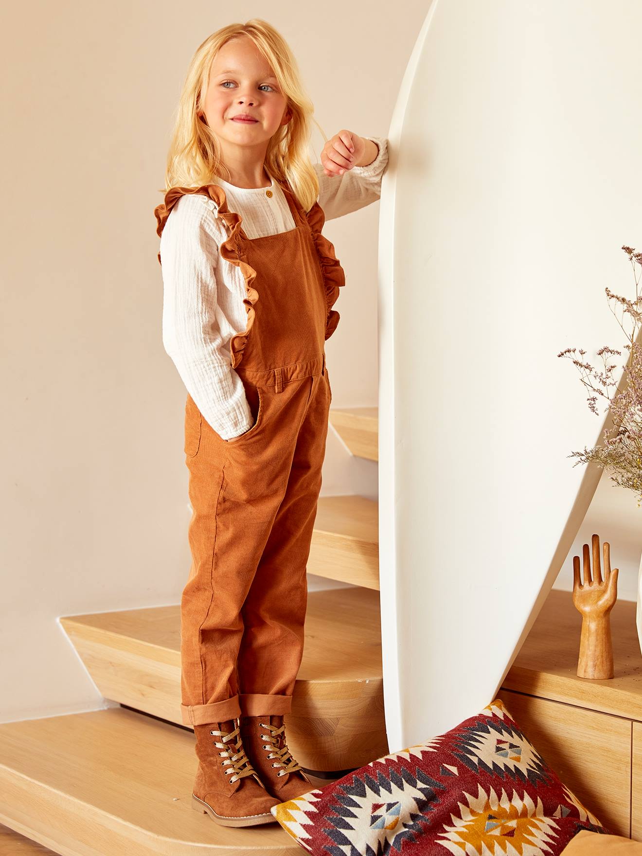 Vertbaudet Mädchen Cord-Latzhose mit Rüschen - braun