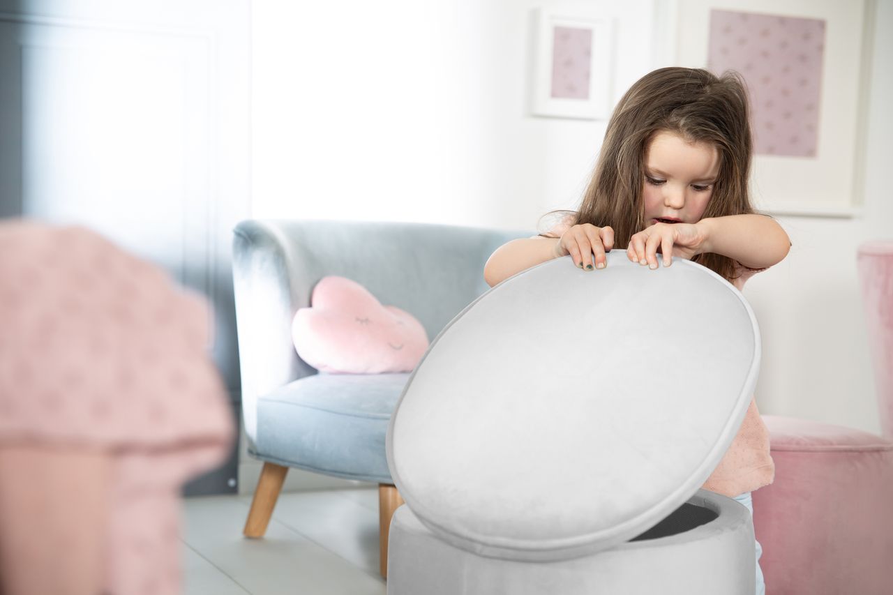 Roba Kinderhocker mit Aufbewahrungsfunktion „Lil Sofa“, oval, bequemer Hocker mit grauem Samtstoff