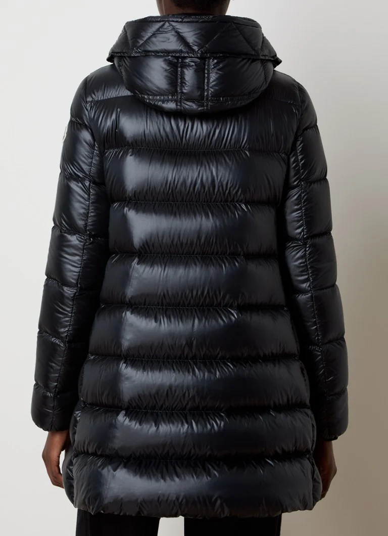 Moncler Suyen -tikkaustakki untuvatäytteellä ja hupulla