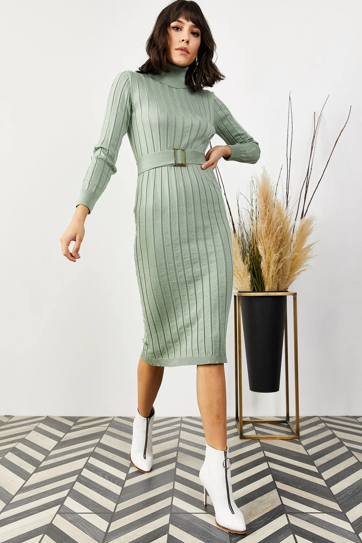 Olalook  Aquagrünes, dickes, geripptes Strickkleid mit Gürtel für Damen ELB-19001014