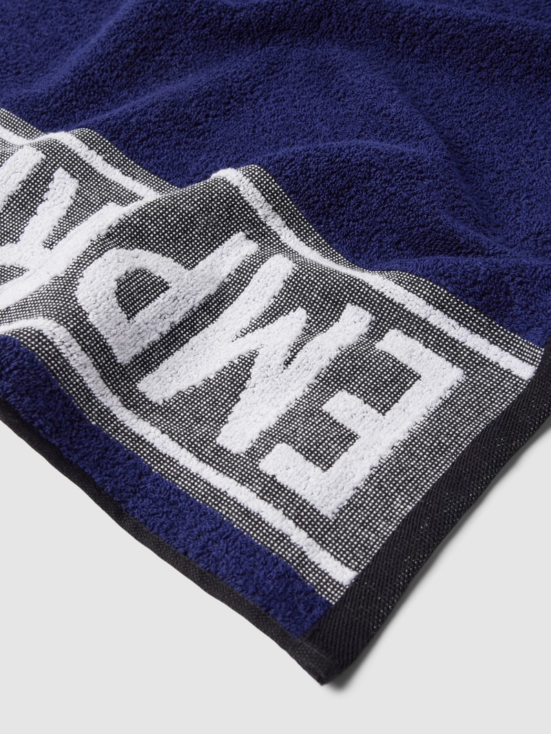 Handtuch mit Label-Print in dunkelblau