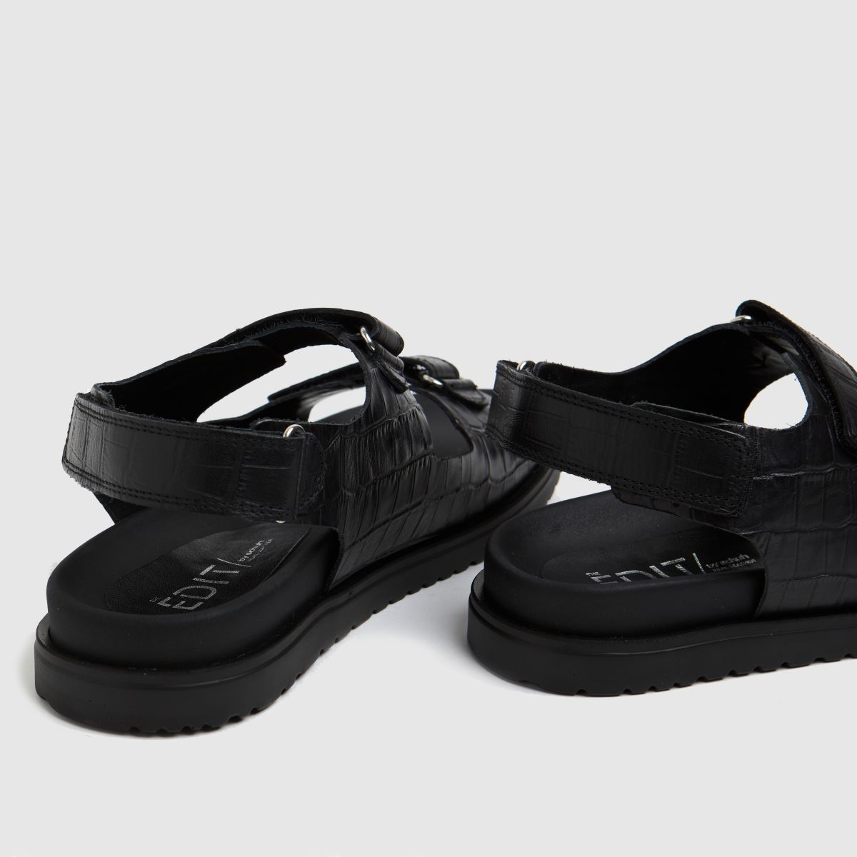 schuh the edit precious sandali iz krokodiljega usnja v črni barvi