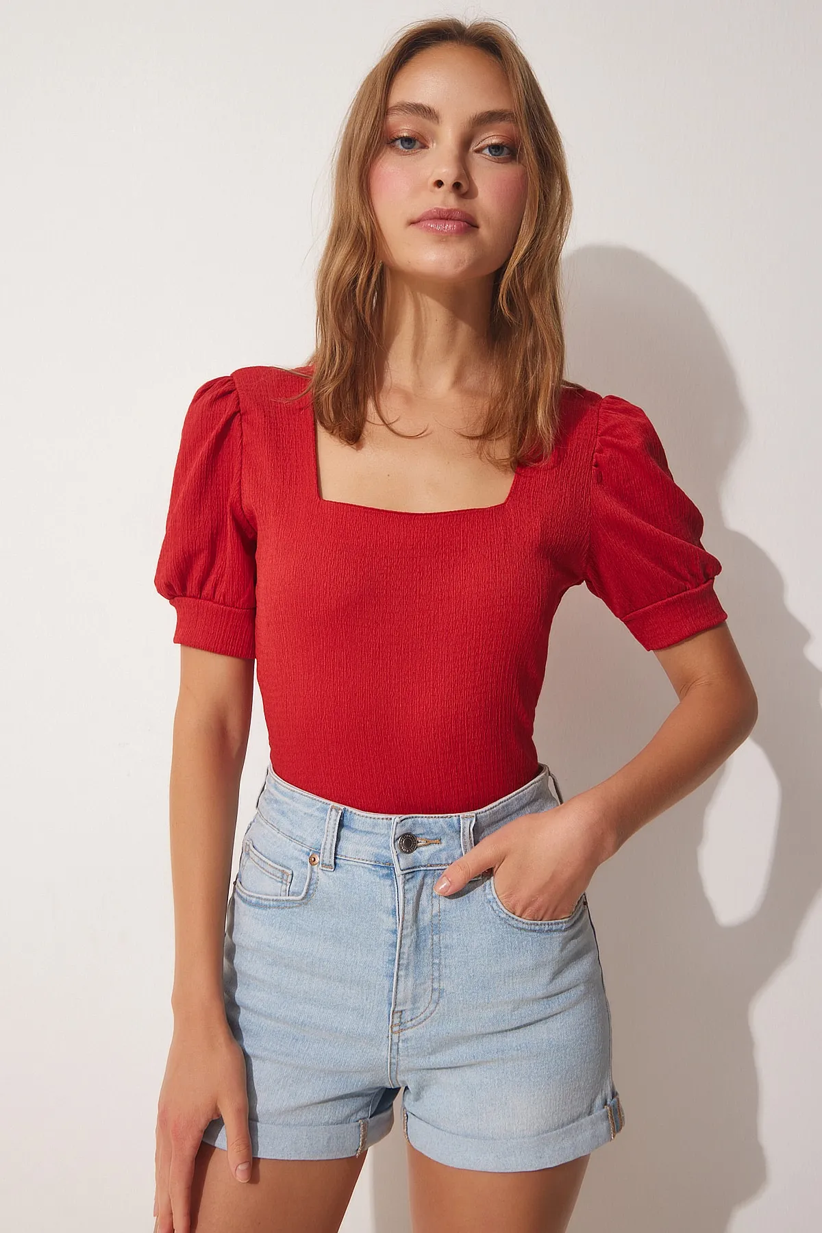 Happiness İstanbul  Rote Strickbluse mit quadratischem Kragen und Ballonärmeln für Damen DD01051
