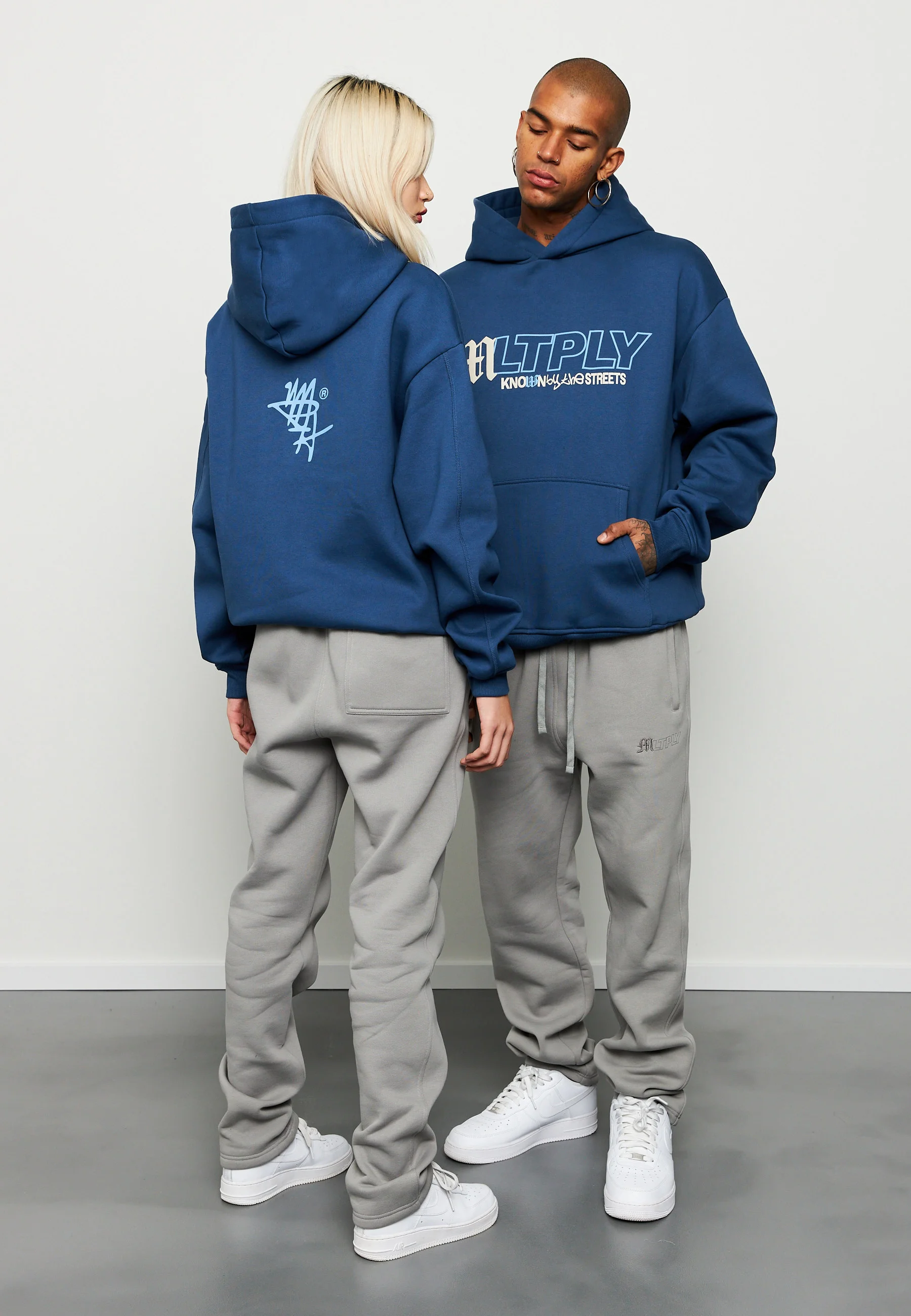 Sudadera con capucha WITNESS de Multiply Apparel