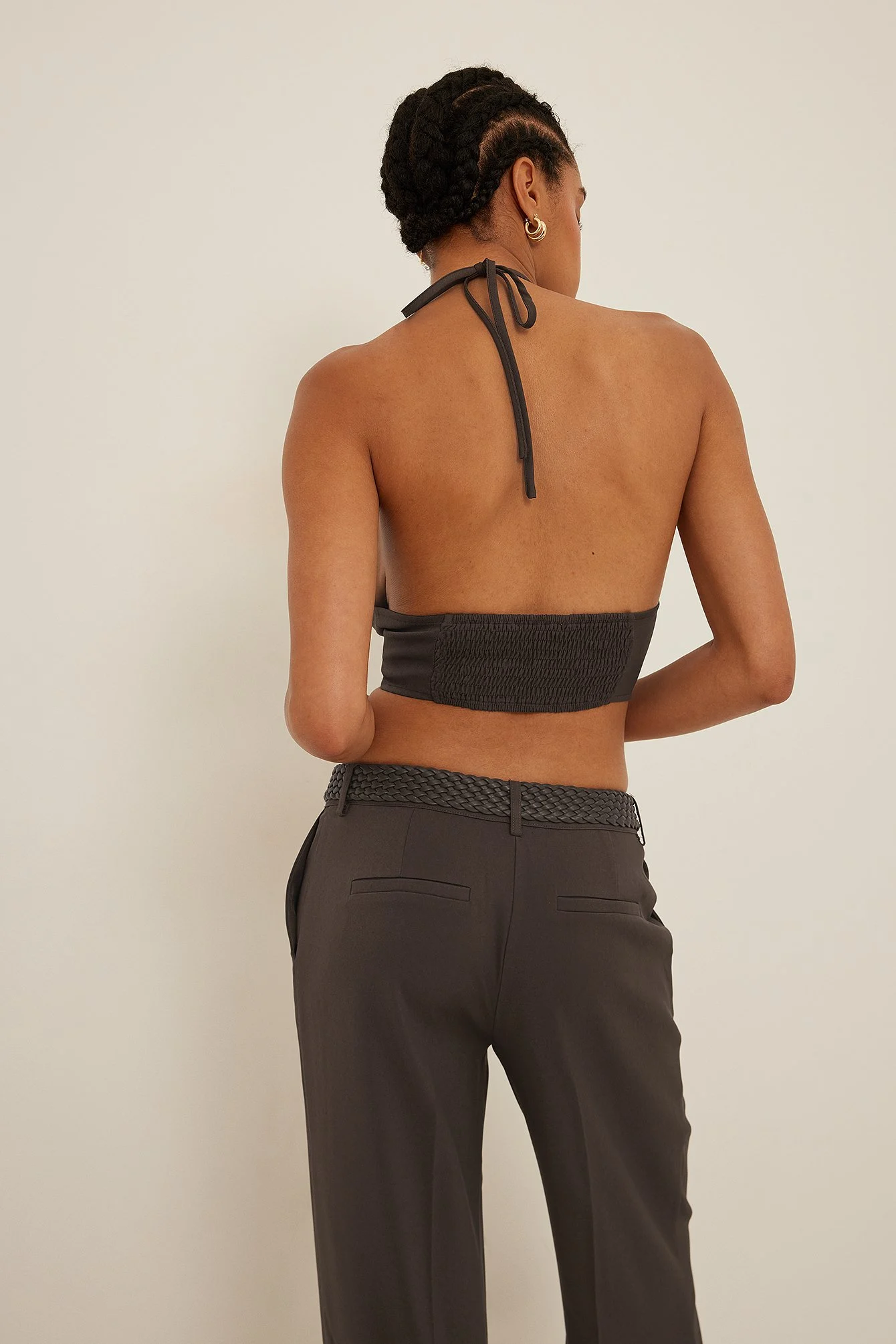 Crop-Top mit Neckholderausschnitt und Schnürdetail