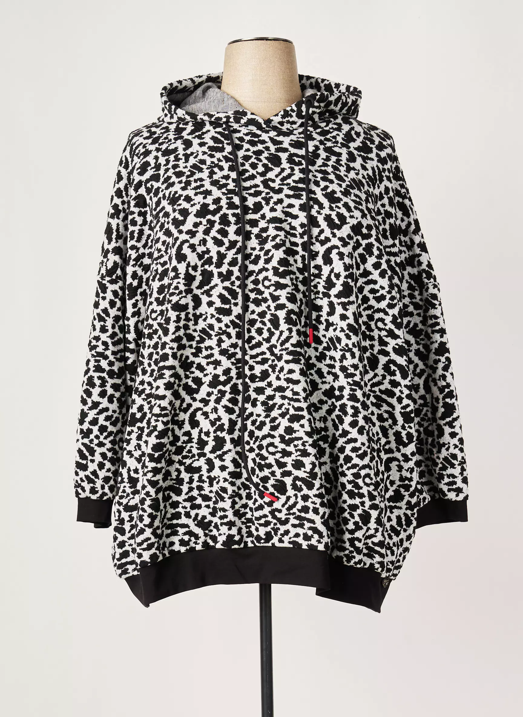 Mat Sweat Capuche Femme couleur noir