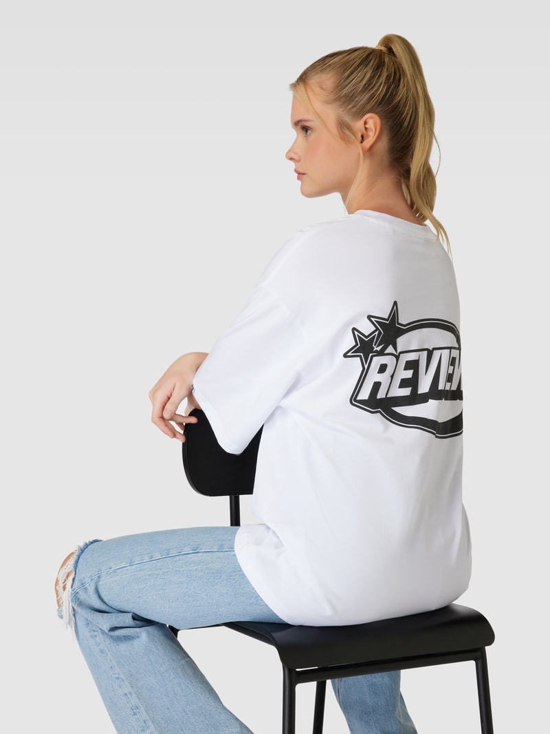 Oversized T-Shirt mit Label-Print in weiß