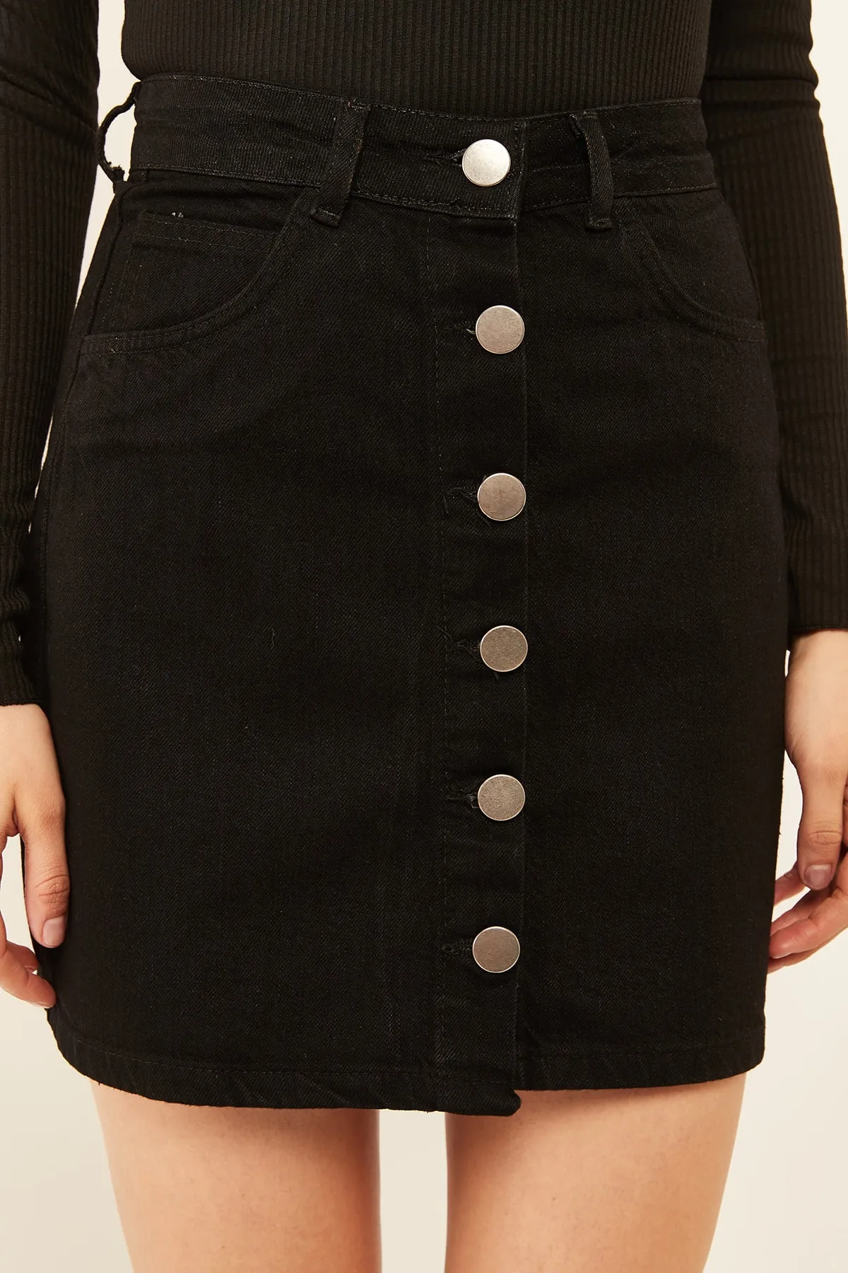 Olalook  Schwarzer Jeansrock mit Knöpfen und Taschen für Damen ETK-19000102