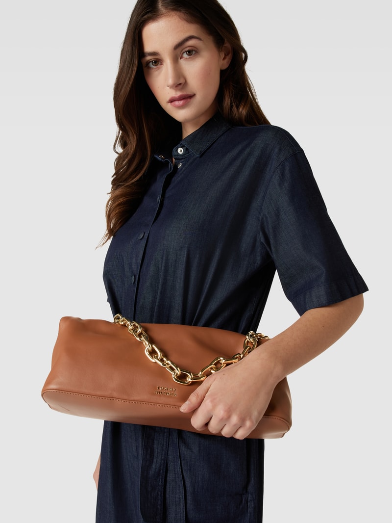 Handtasche mit Henkel in metallic in cognac