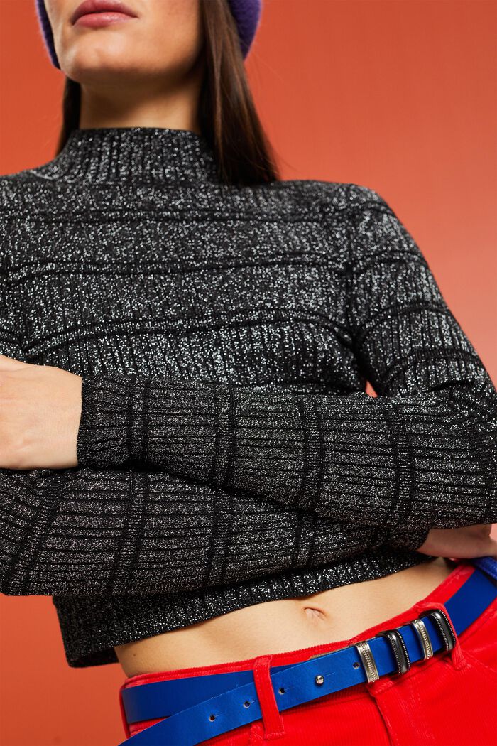 Kurzer Pullover im Glitzerlook mit Stehkragen