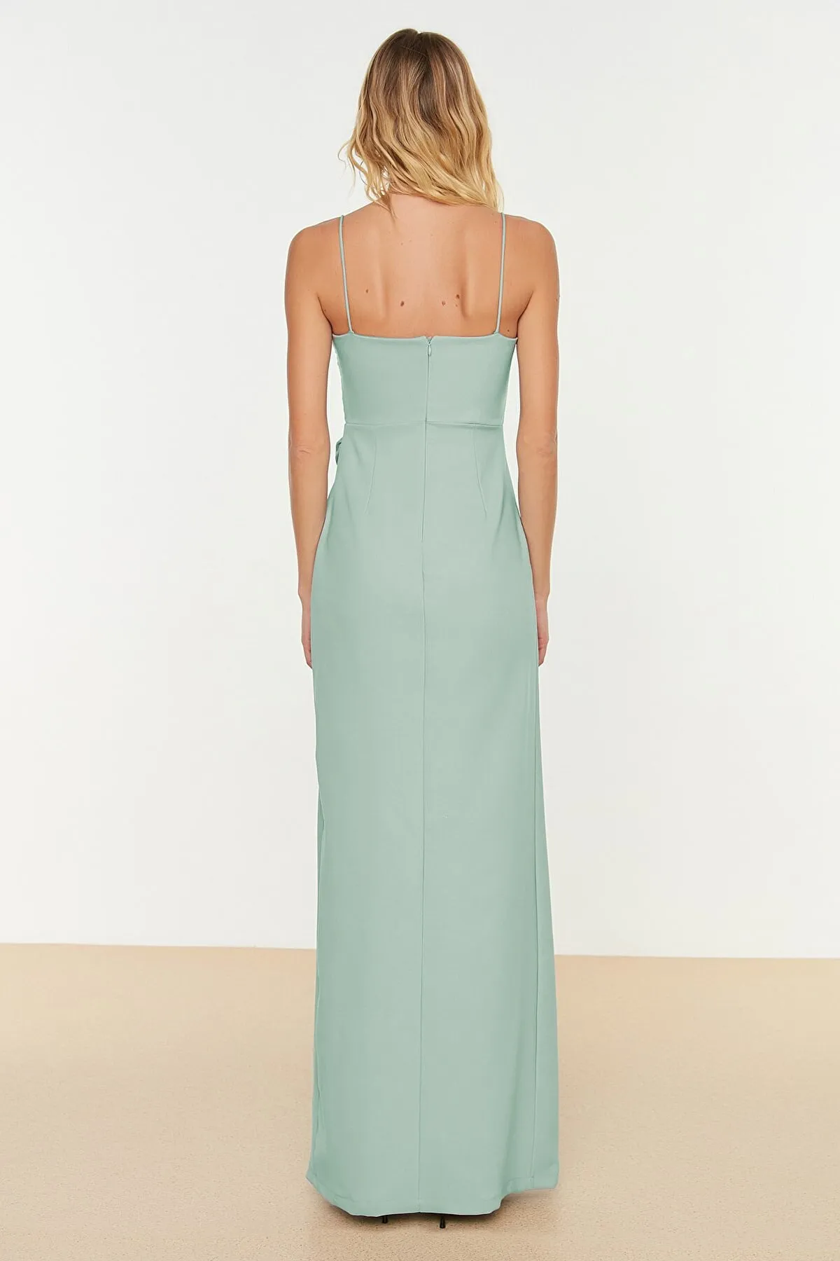 Trendyol Collection  Grau-mintfarbenes, zweireihiges, gefüttertes, gewebtes, langes Abendkleid TPRSS21AE0045