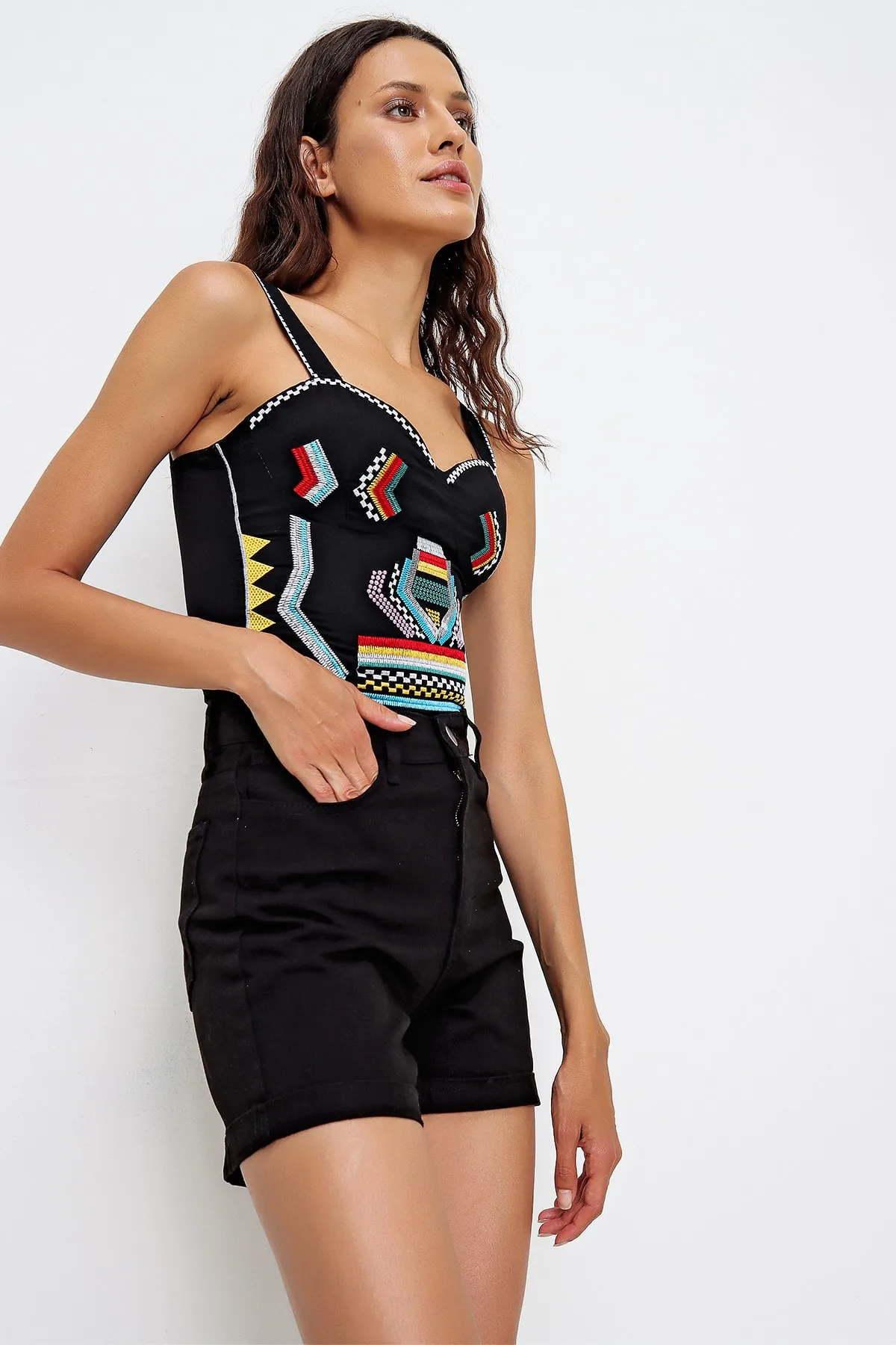 Trend Alaçatı Stili  Schwarze Jeansshorts mit doppeltem Bein und hoher Taille für Damen ALC-X5938