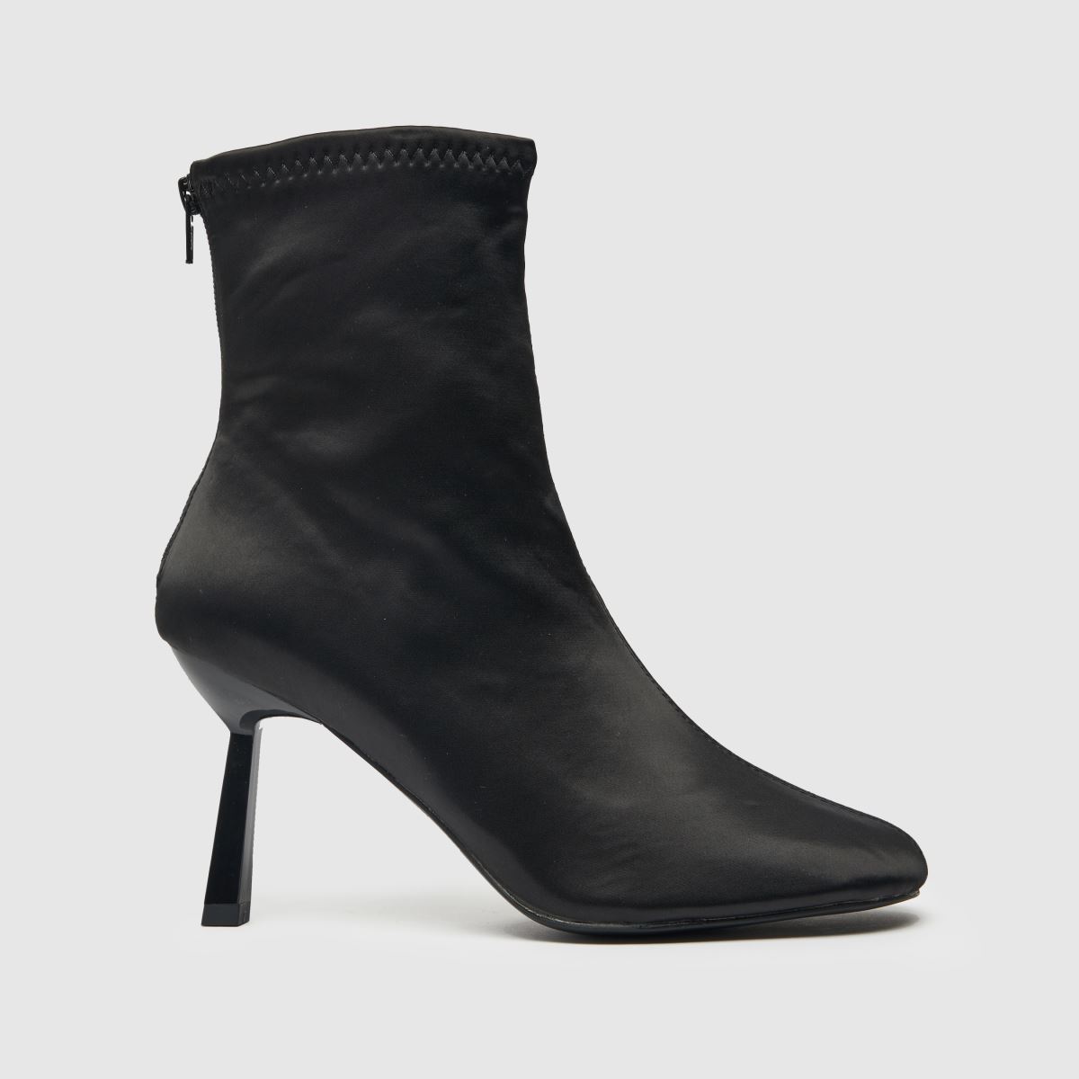 Schuh – Beatrix – Svarta sockstövlar i satin