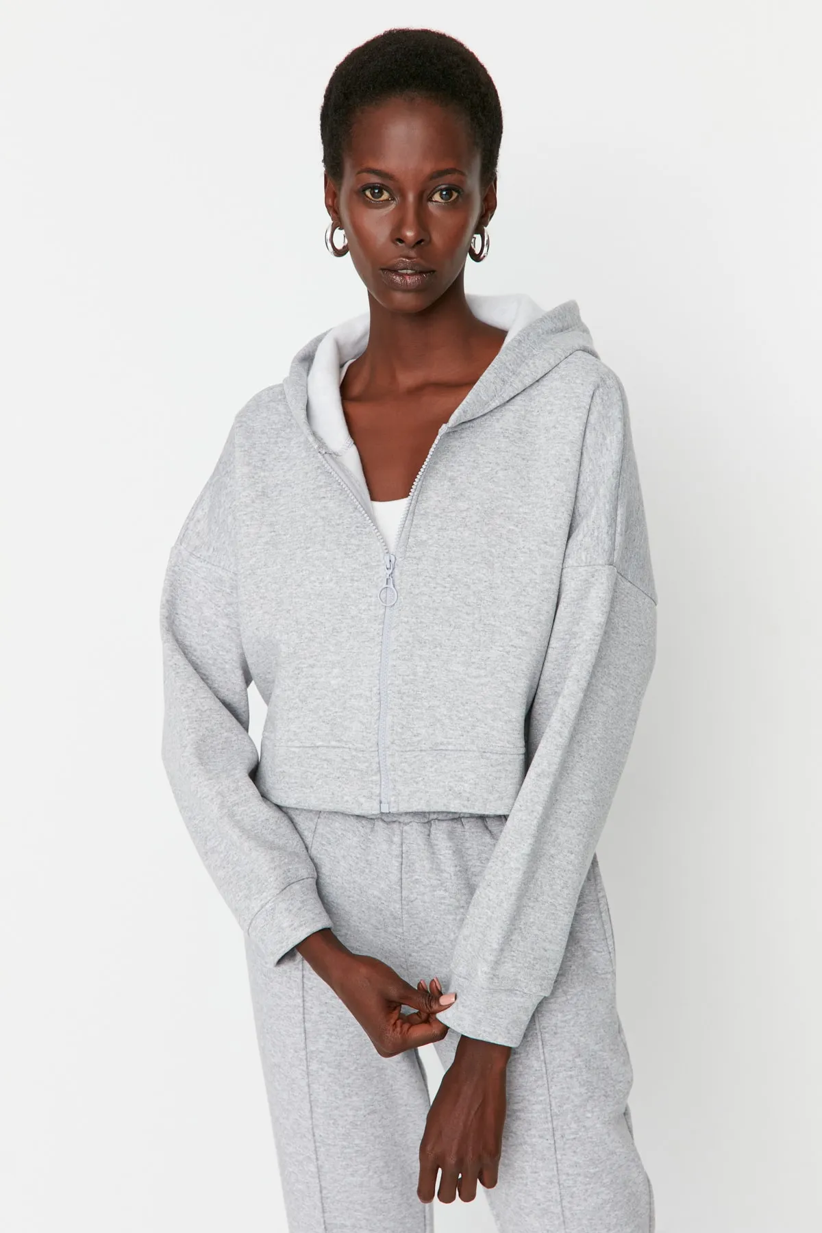 Trendyol Collection  Graues Basic-Sweatshirt mit Reißverschluss und Kapuze, dickes Fleece innen, Strick-Sweatshirt TWOAW20SW0660