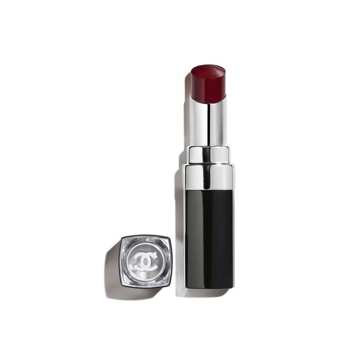 DER FEUCHTIGKEITSSPENDENDE, AUFPOLSTERNDE, HOCHGLÄNZENDE UND FARBINTENSIVE LIPPENSTIFT MIT LANGEM HALT