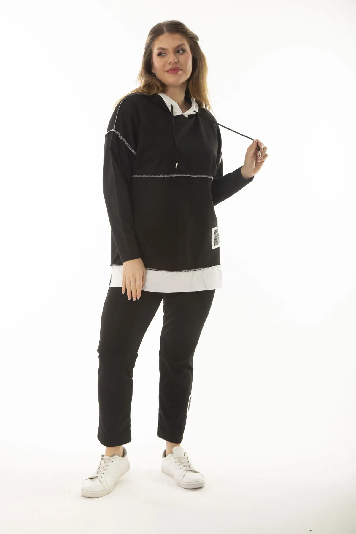 Şans  Großer schwarzer Garni- und Naht-Sweatshirt-Hosen-Doppelanzug für Damen in Schwarz, 65N37006