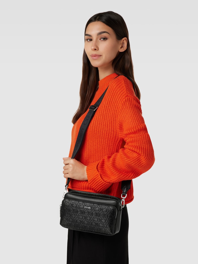 Handtasche mit Label-Details in schwarz