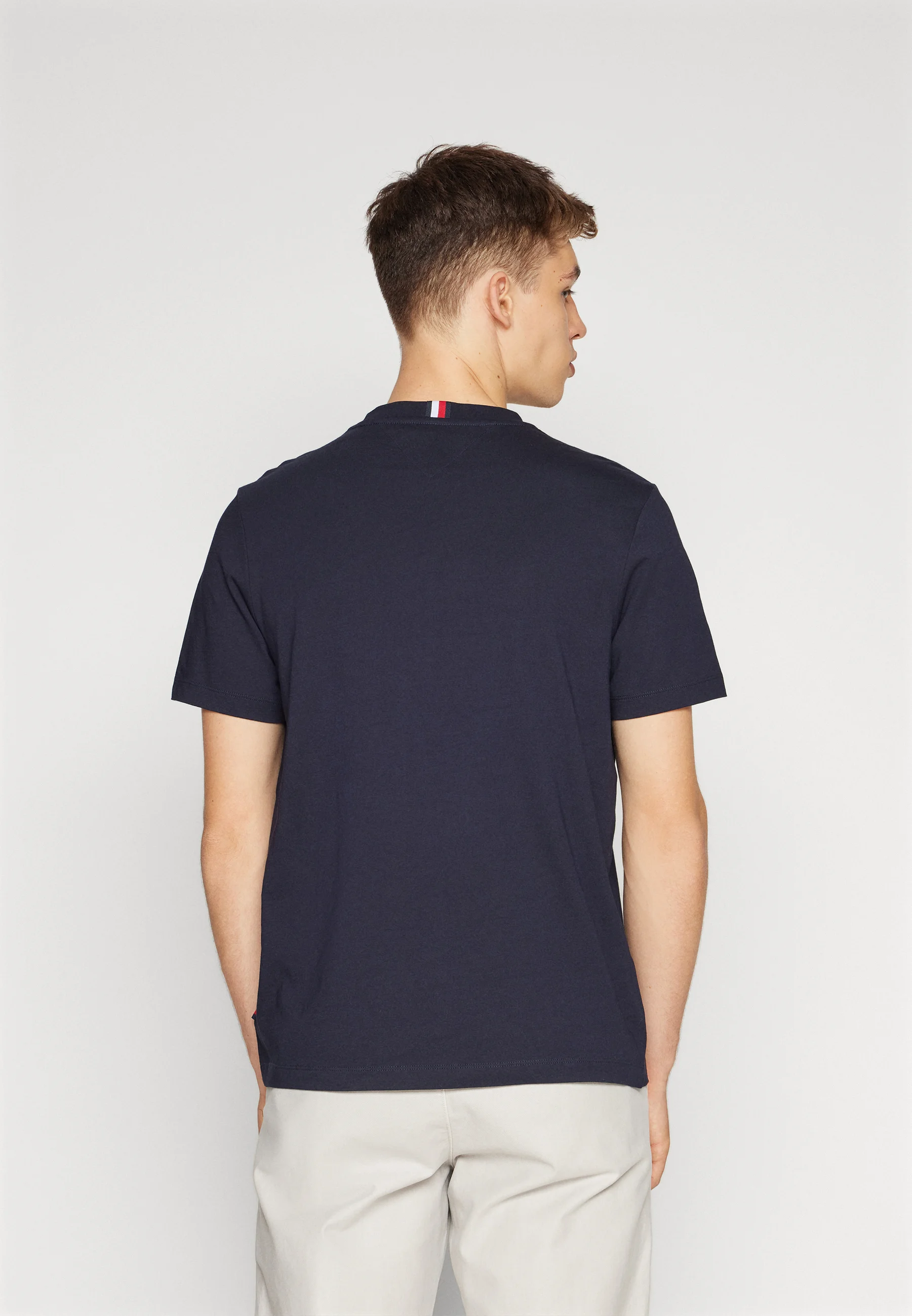 Tommy Hilfiger MONOTYPE CHEST STRIPE TEE - Camiseta con estampado