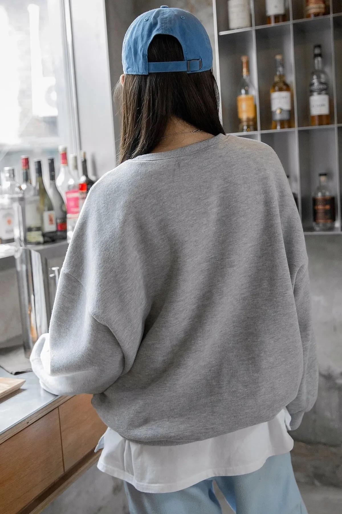 MODAGEN  Graues Unisex-Kapuzenpullover mit Oversize-Aufdruck