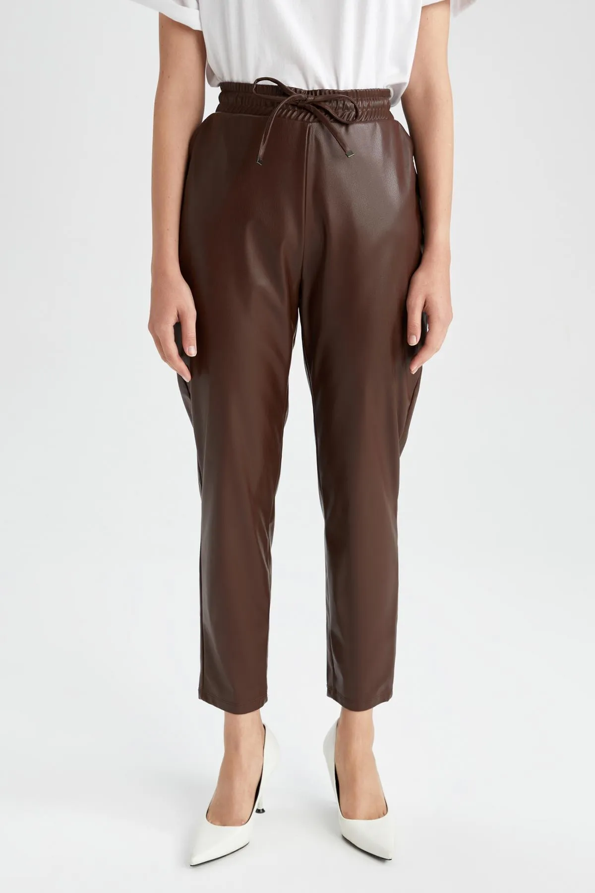 DeFacto  Hose aus Kunstleder mit hoher Taille und Joggertaschen