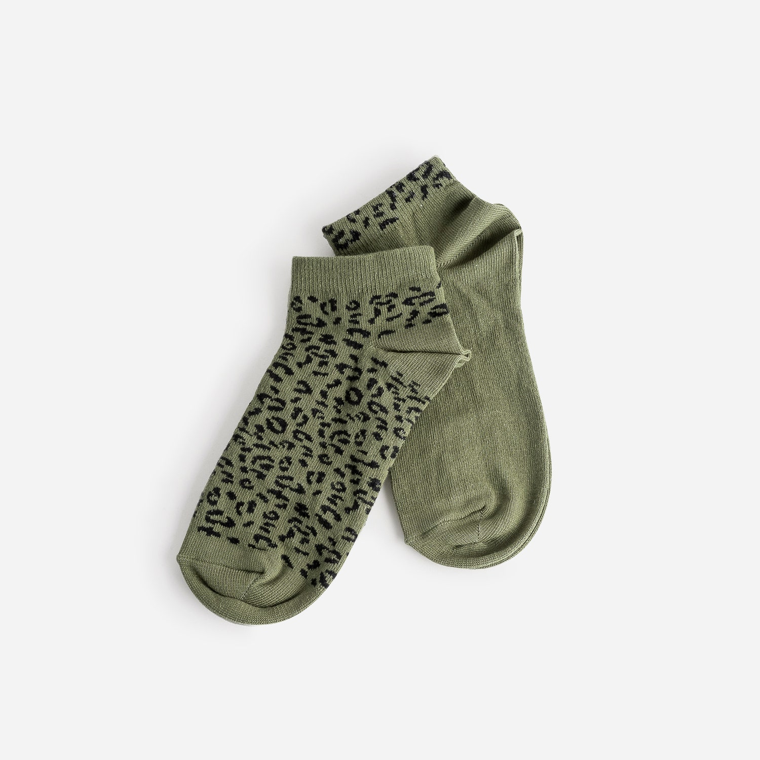 Chaussettes courtes kaki et noir à motif léopard