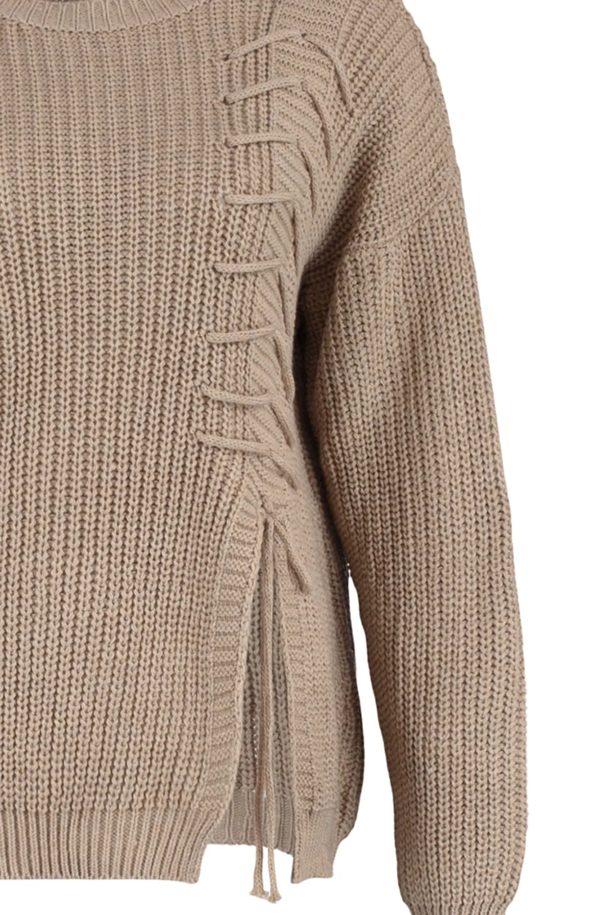 Trendyol Curve  Beigefarbener Strickpullover mit Kreuzspitze und detailliertem Detail