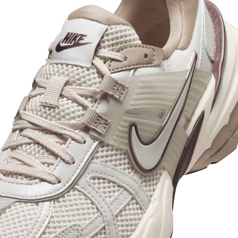 NIKE Wmns V2K Run lt orewood brn/light bone-khaki-earth