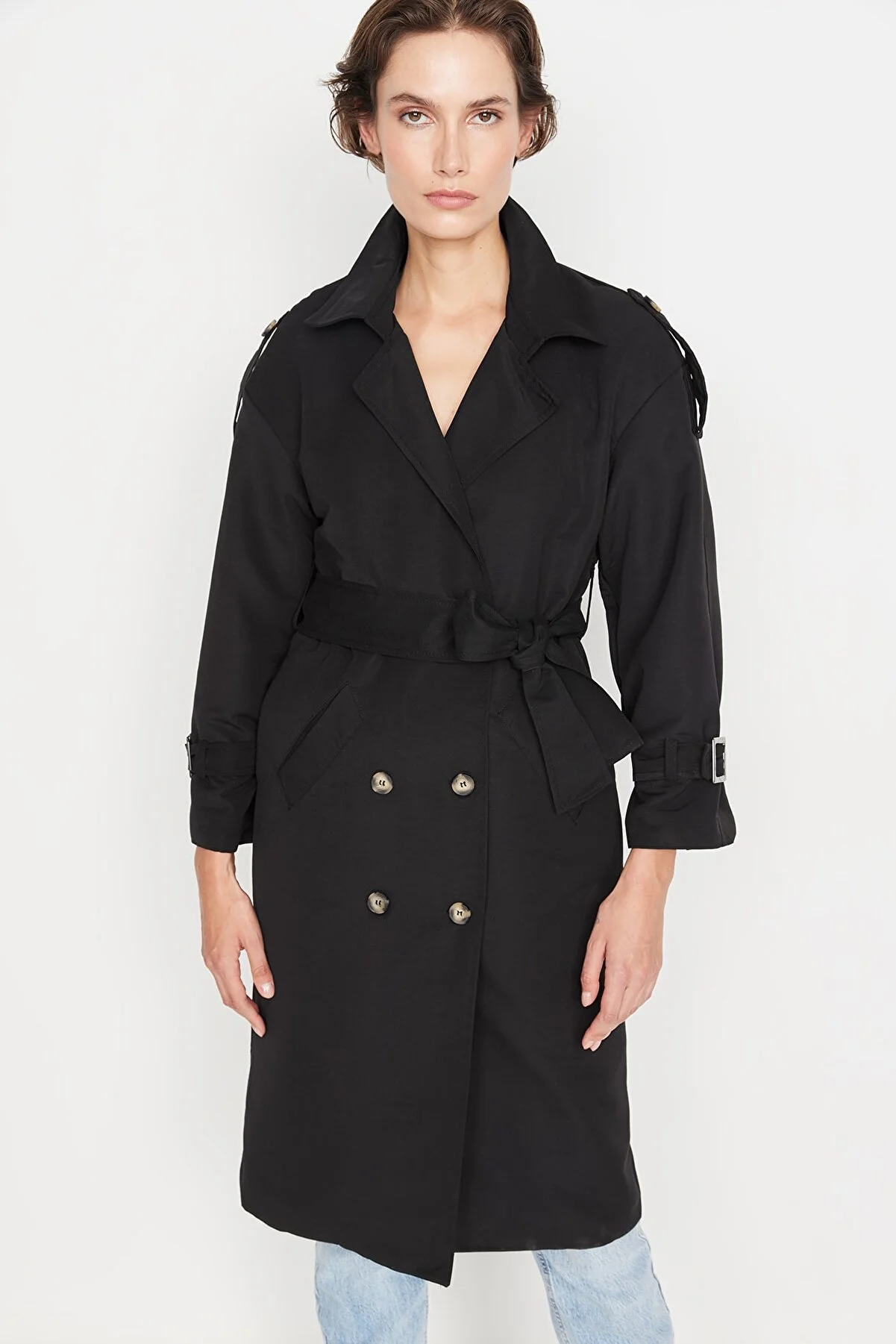 Trendyol Collection  Schwarzer, weit geschnittener, langer, wasserabweisender Trenchcoat mit Gürtel TWOSS21TR0005