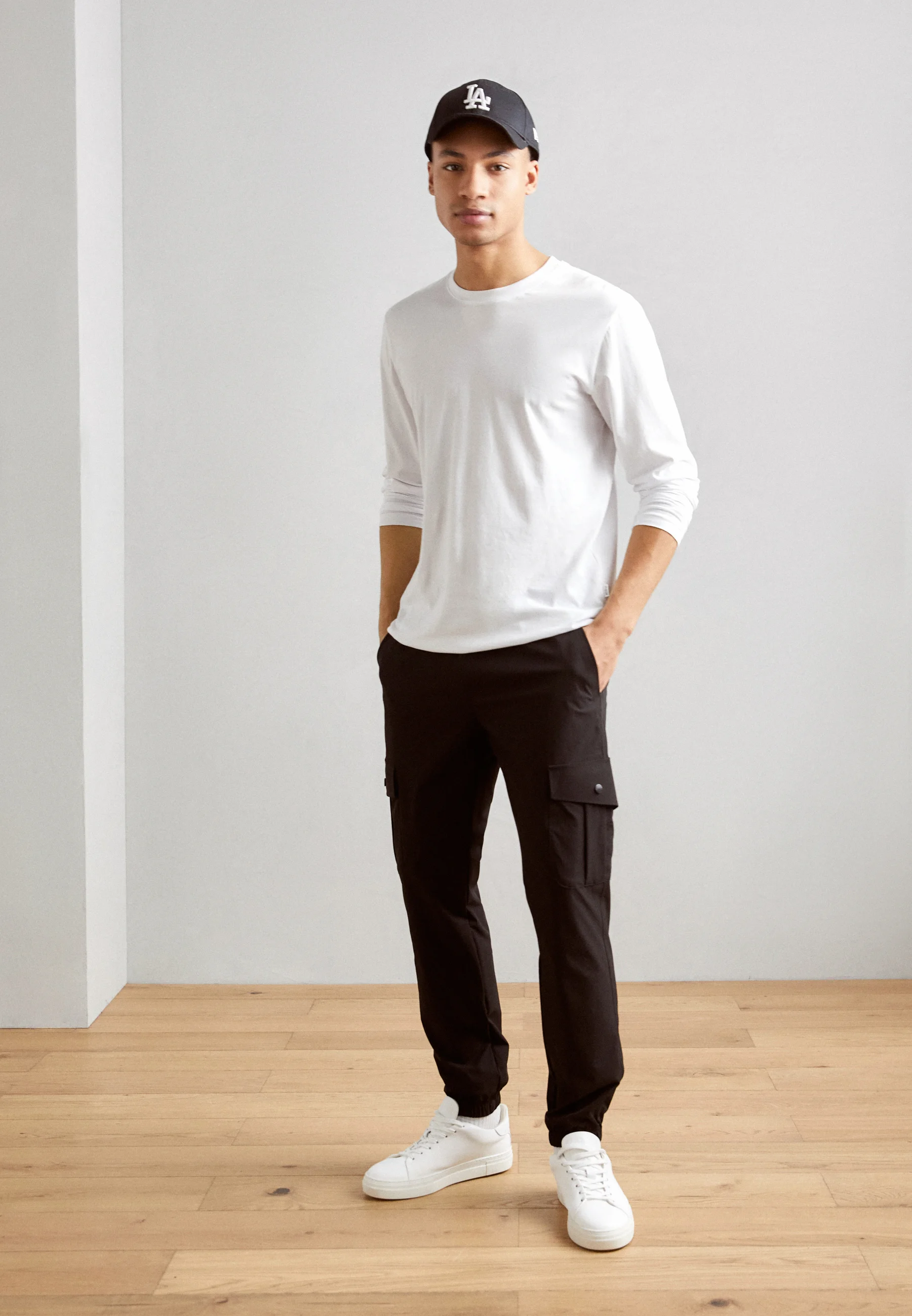 Pantalones cargo INDICODE JEANS