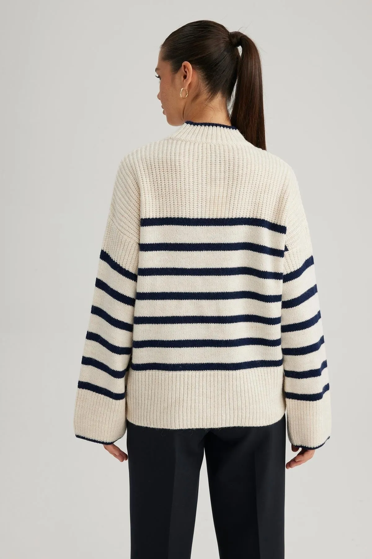 DeFacto  Gestreifter Relax-Fit-Pullover mit Rundhalsausschnitt
