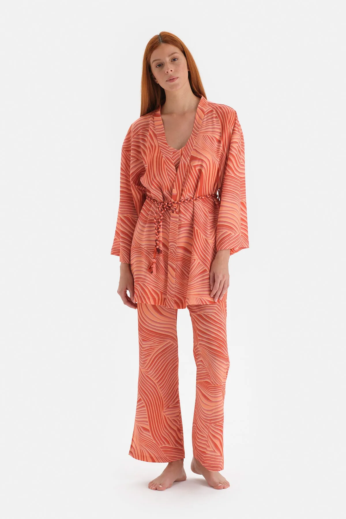 Dagi  Morgenmantel aus bedrucktem Satin mit Fliesenmuster und Schlitzdetail