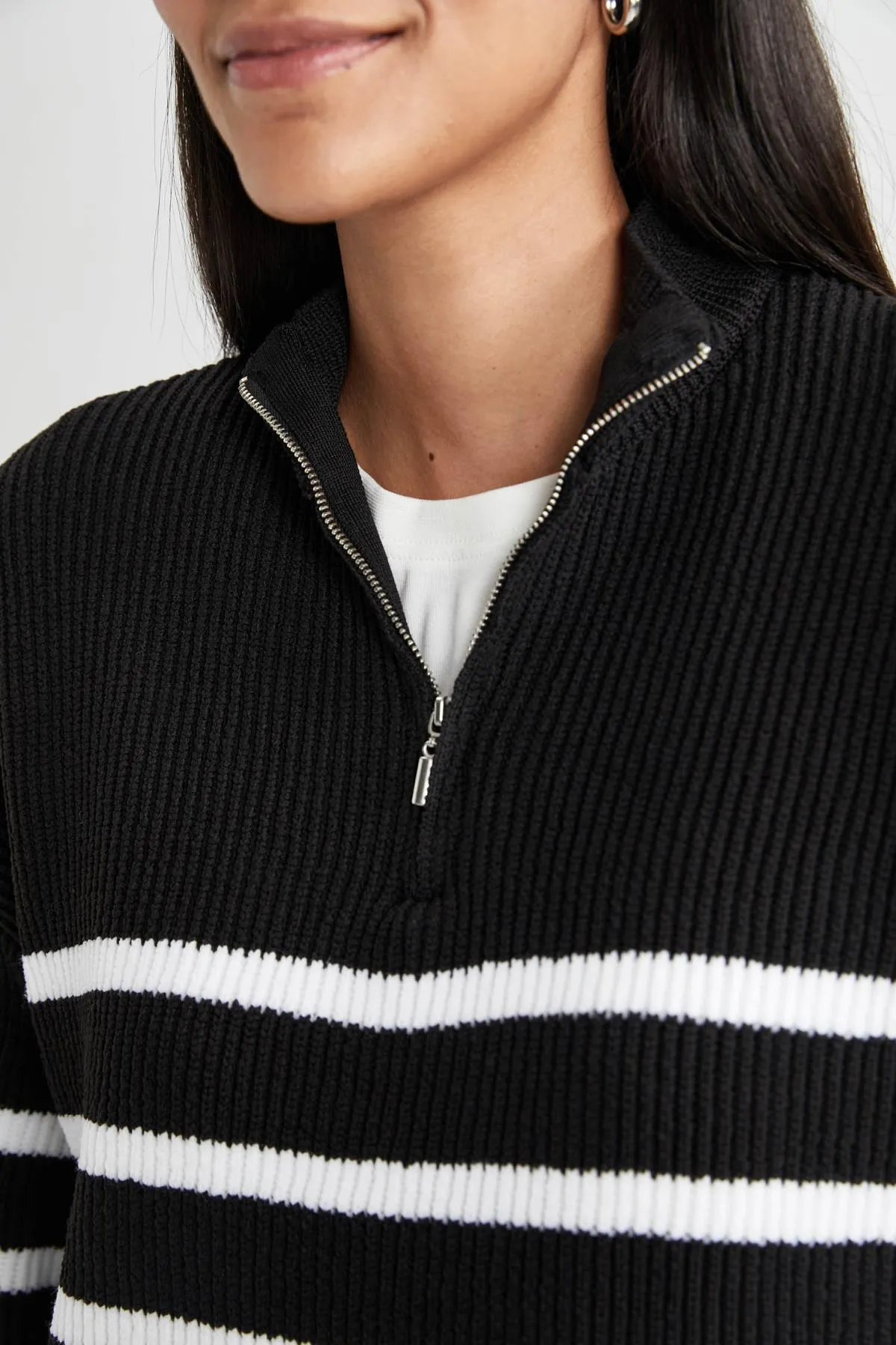 DeFacto  Regular Fit Gestreifter Pullover aus Thessaloniki-Stoff mit Reißverschluss und Stehkragen A3864ax23wn