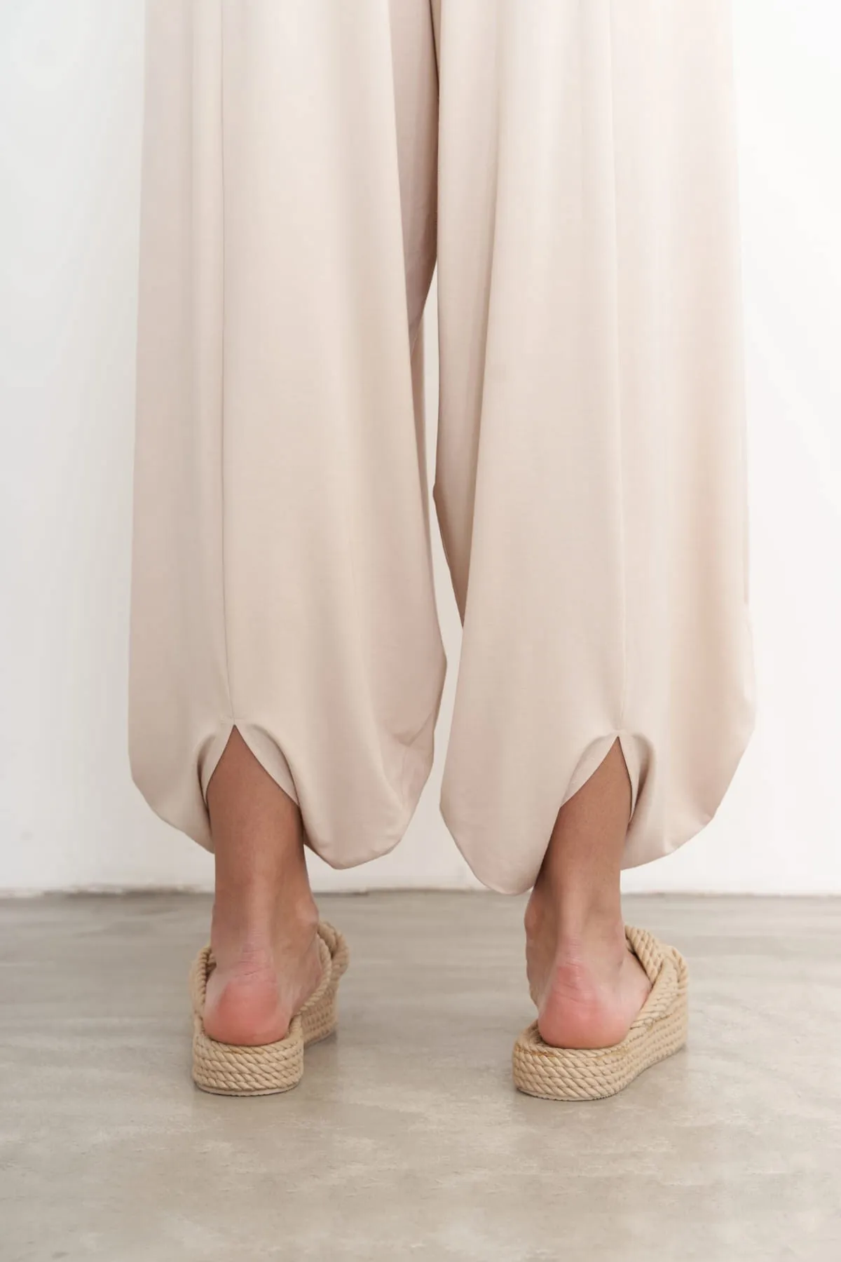 MAİ COLLECTİON  Casey Beiges Set mit verkürzter Hose