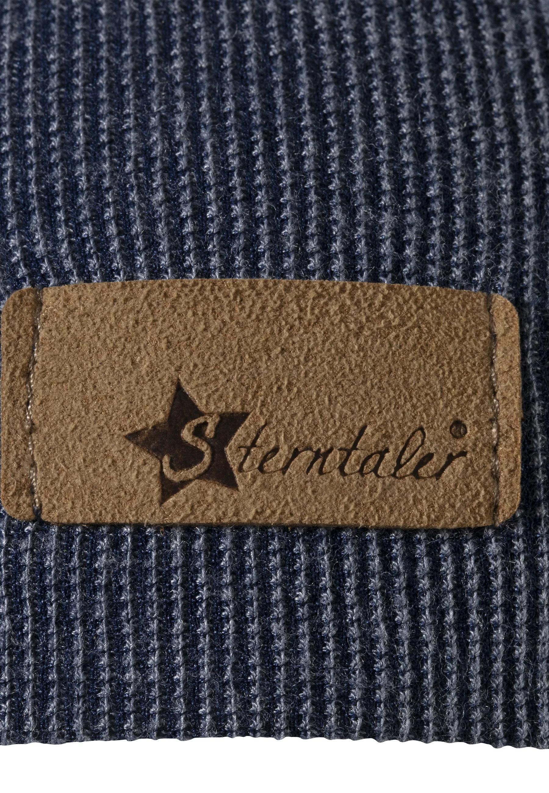 Beanie mit feinem Rippenmuster und Logo-Patch