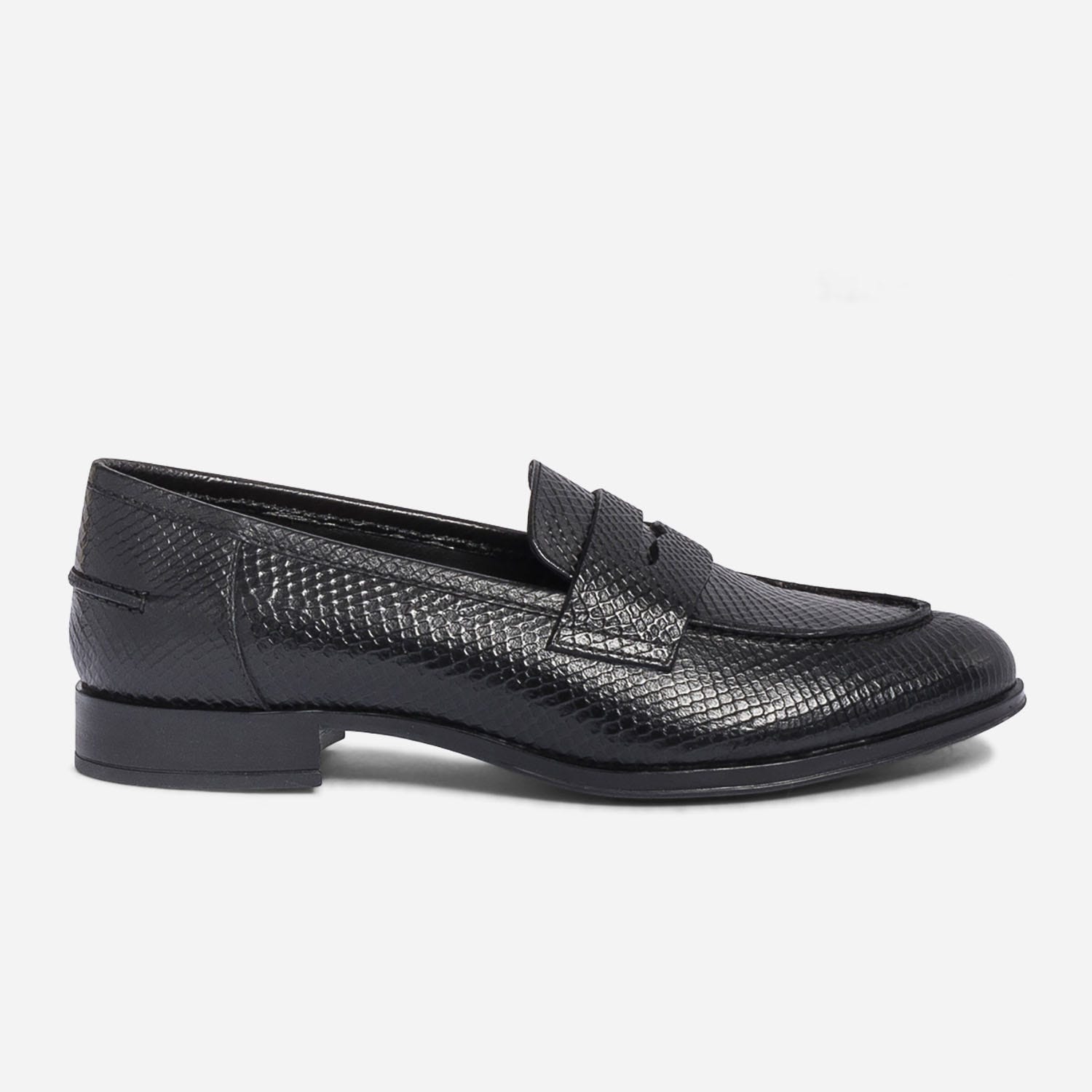 Mocassin noir en cuir embossé python