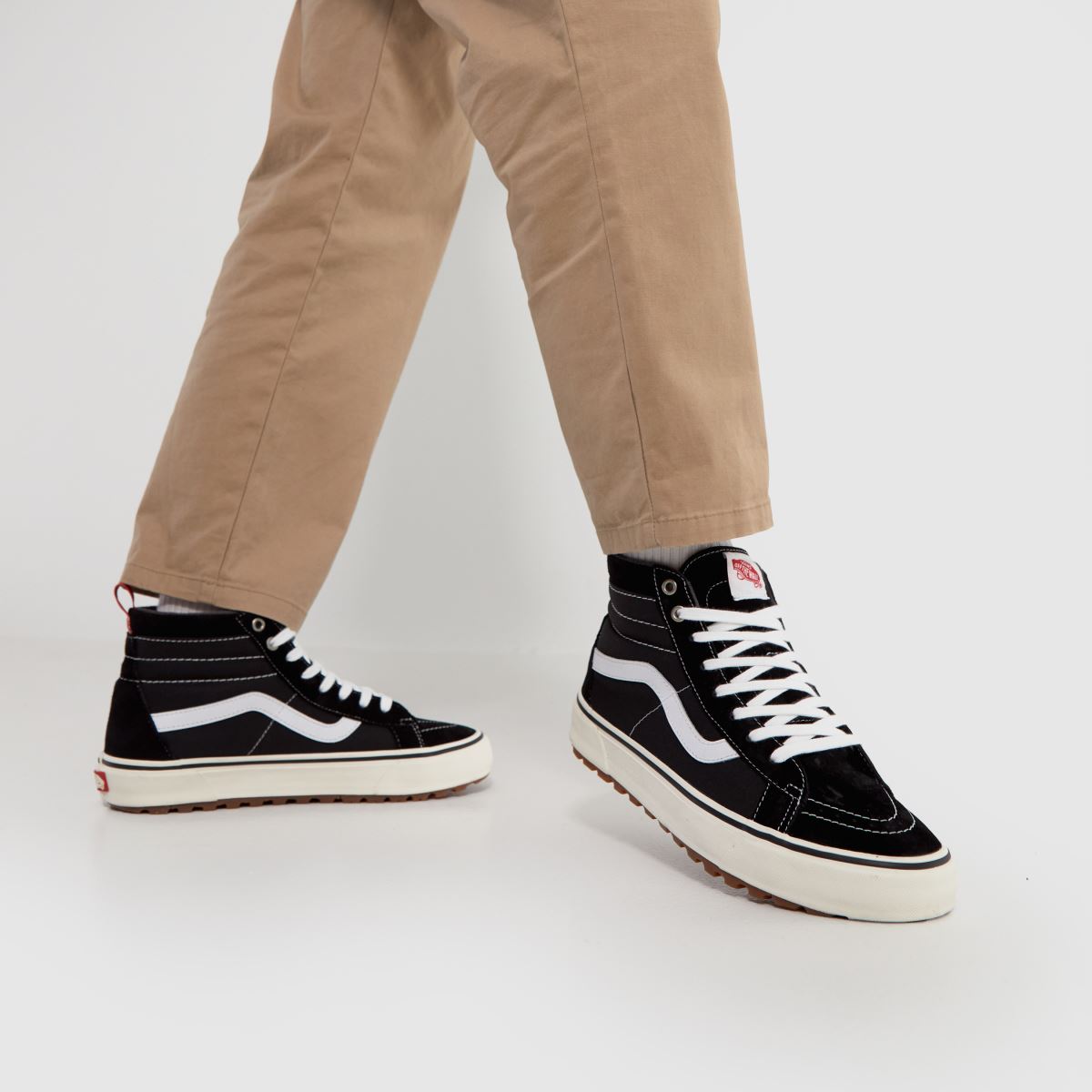 Tenisky Vans sk8-hi mte-1 v černé a bílé barvě