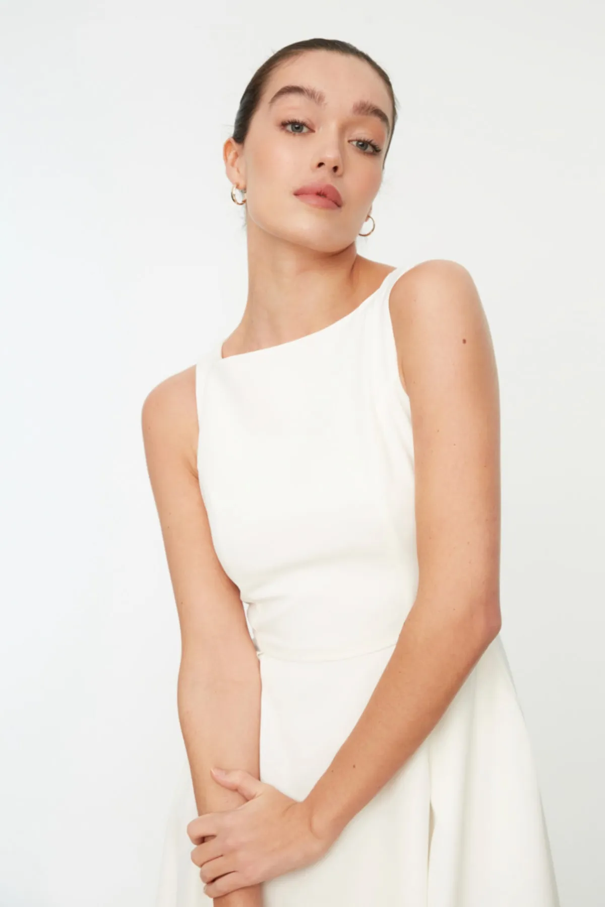 Trendyol Collection  Ecrufarbenes, plissiertes Webkleid TWOSS20EL0980