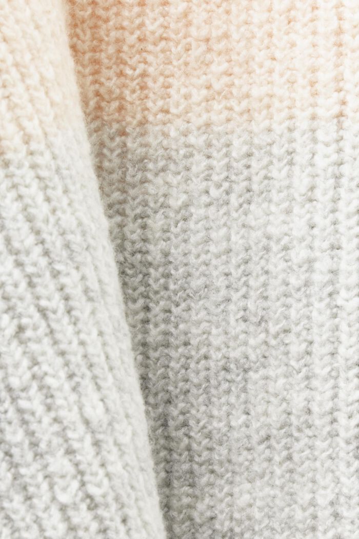 Gestreifter Rippstrickpullover mit Rollkragen