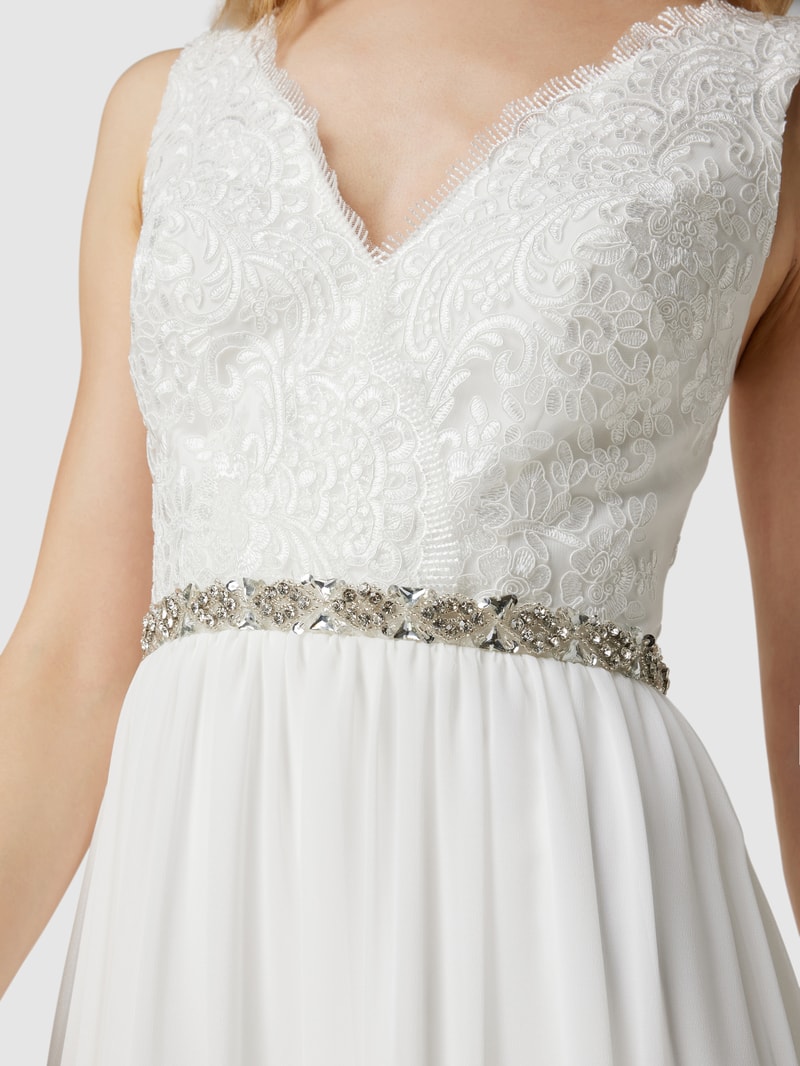 Brautkleid mit Ziersteinen und floraler Spitze in ecru